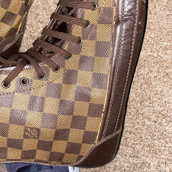 Good condition , don’t want them no more i don’t have the Louis Vuitton box tho - Picture 2 of 4